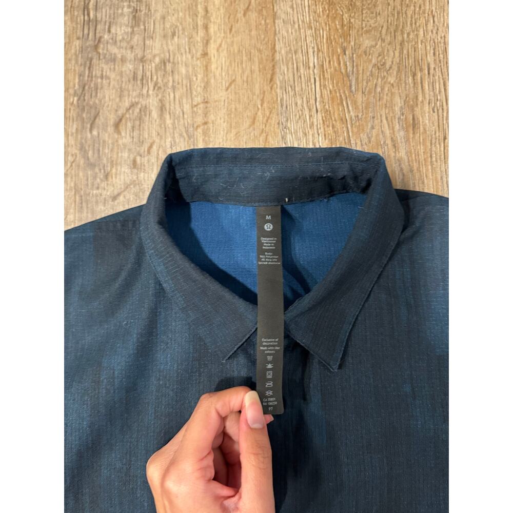 Lululemon Mens Airing Easy Short Sleeve Shirt Size Medium - Picture 3 of 10